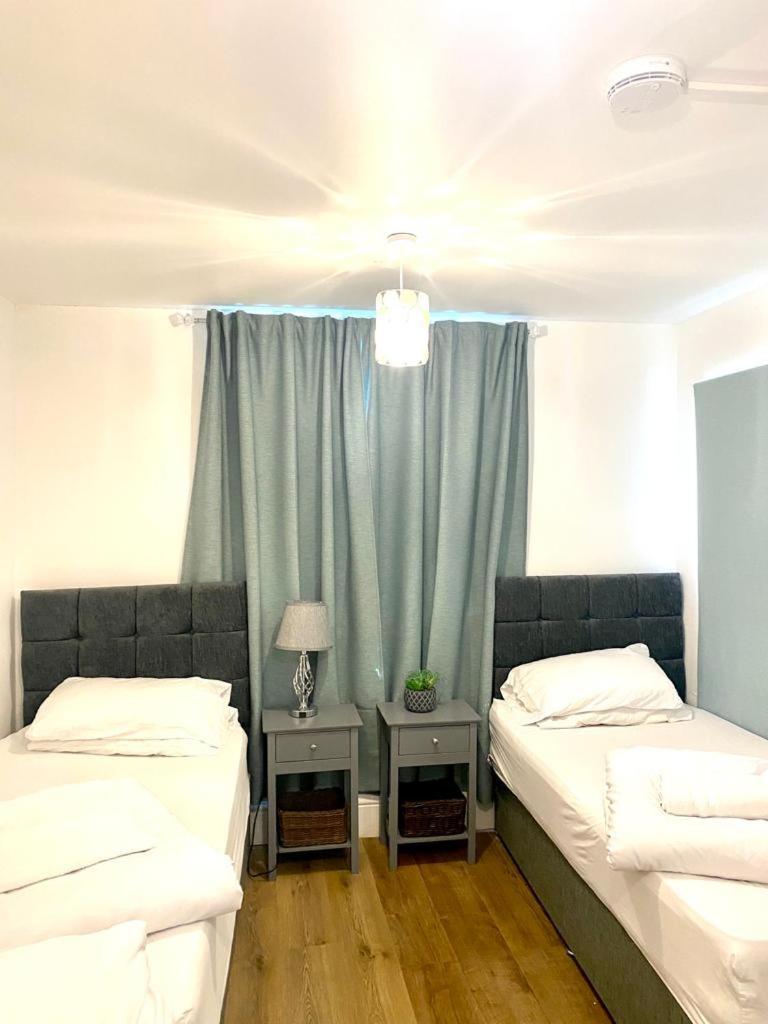 Central Suite, 3 Single Beds Bristol Room photo