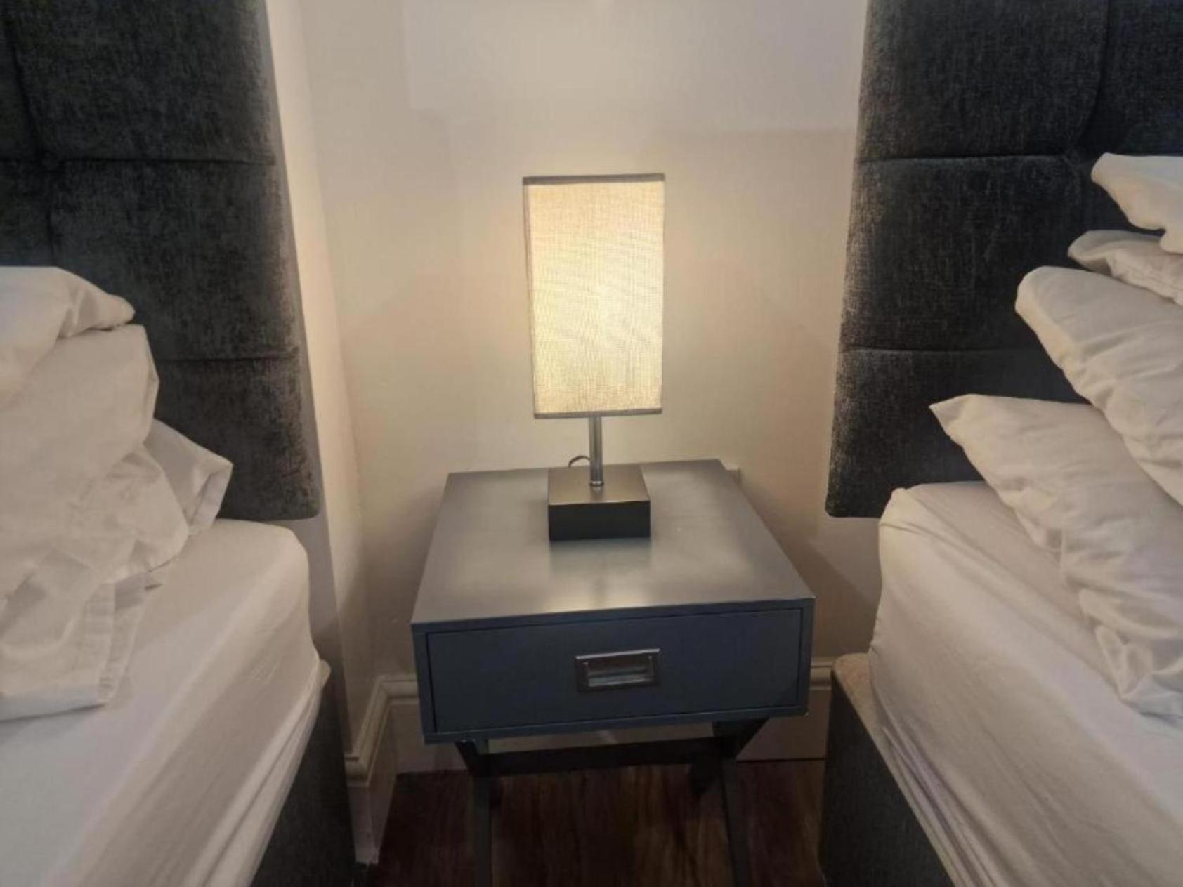 Central Suite, 3 Single Beds Bristol Exterior photo